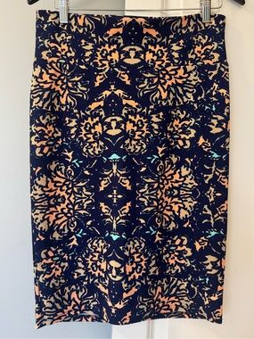 EUC LuLaRoe Damask Cassie Floral Pencil Skirt Size Medium